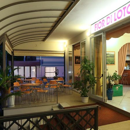 Hotel Fior Di Loto - Rimini Exterior foto